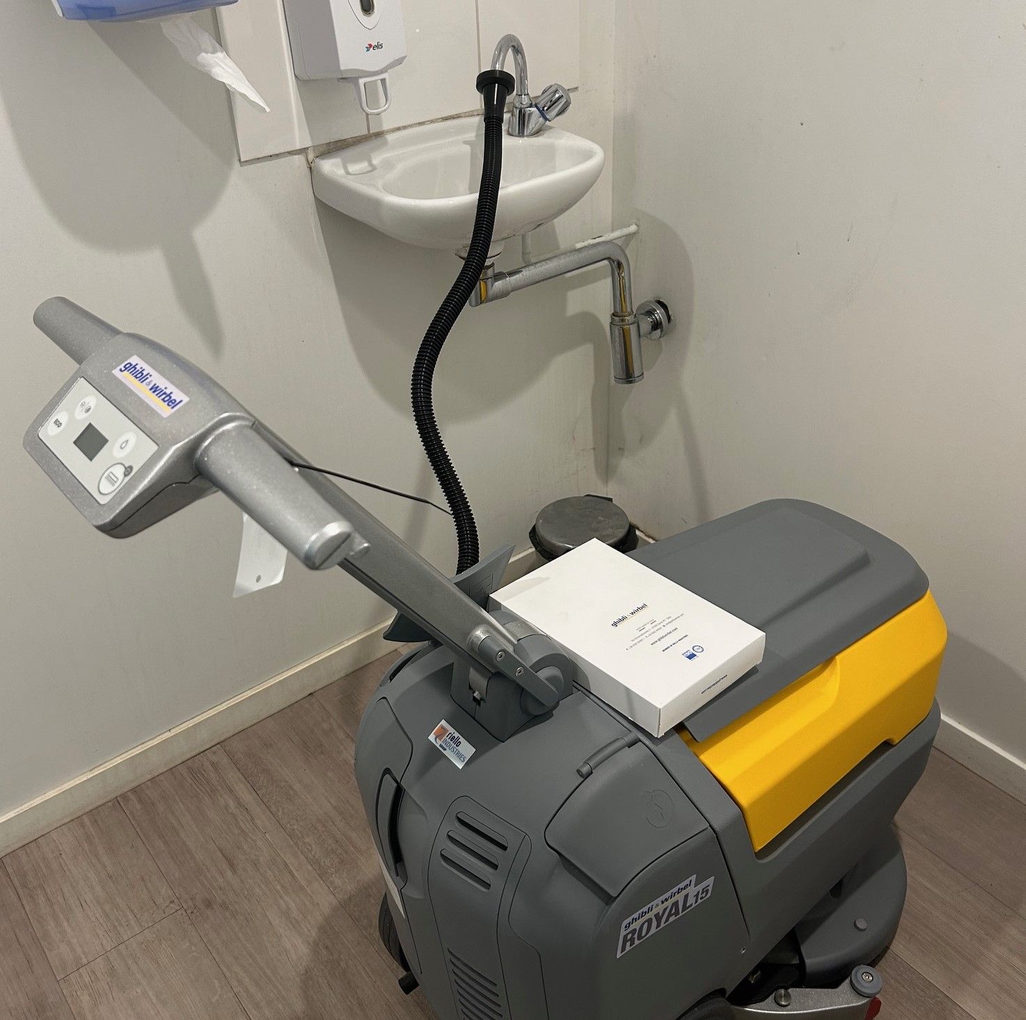 Autolaveuse ROYAL 15 lithium - haut de gamme, idéale pour 100 à 800m² avec batteries lithium et réservoir 15-17L_2