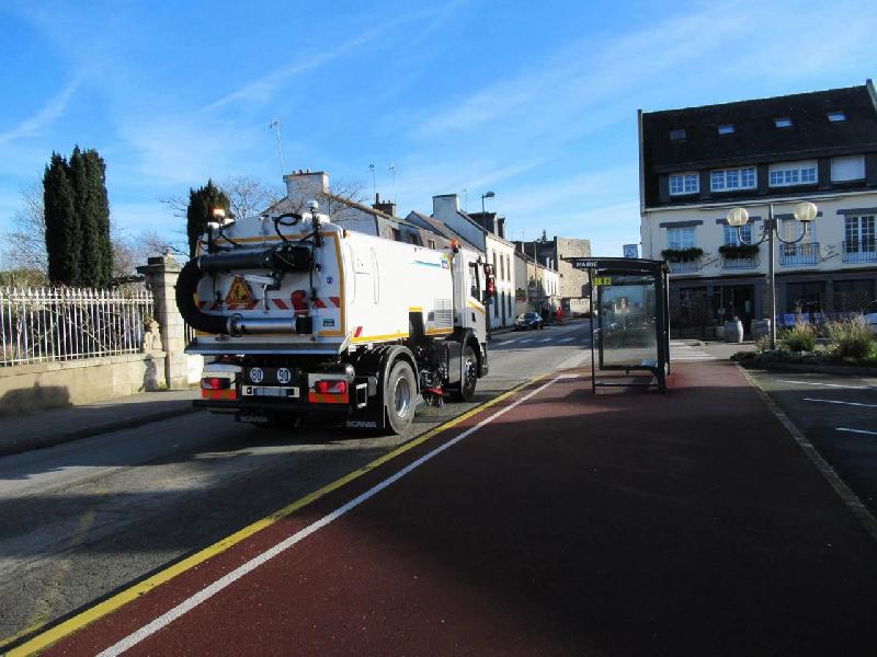 Balayeuse poids lourds avec balai central orientable de 1 500 mm