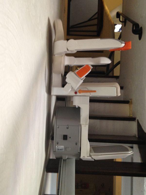 Fauteuil monte-escalier Handicare Xclusive - Installation sur mesure en région PACA_2