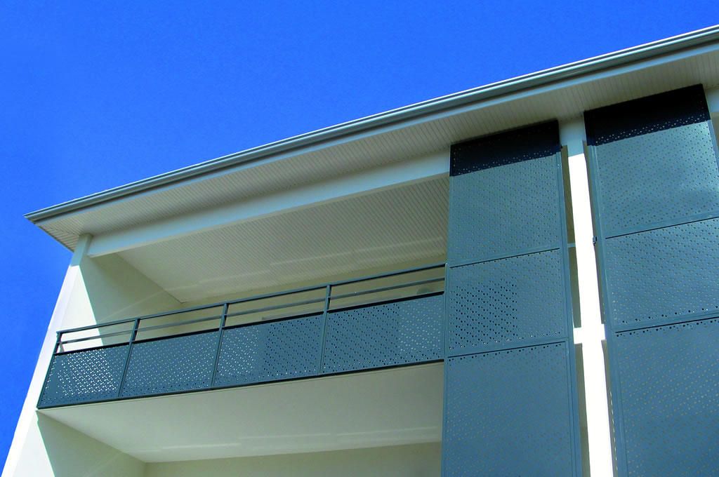 Garde-corps Feria prémonté en usine avec remplissage devant dalle