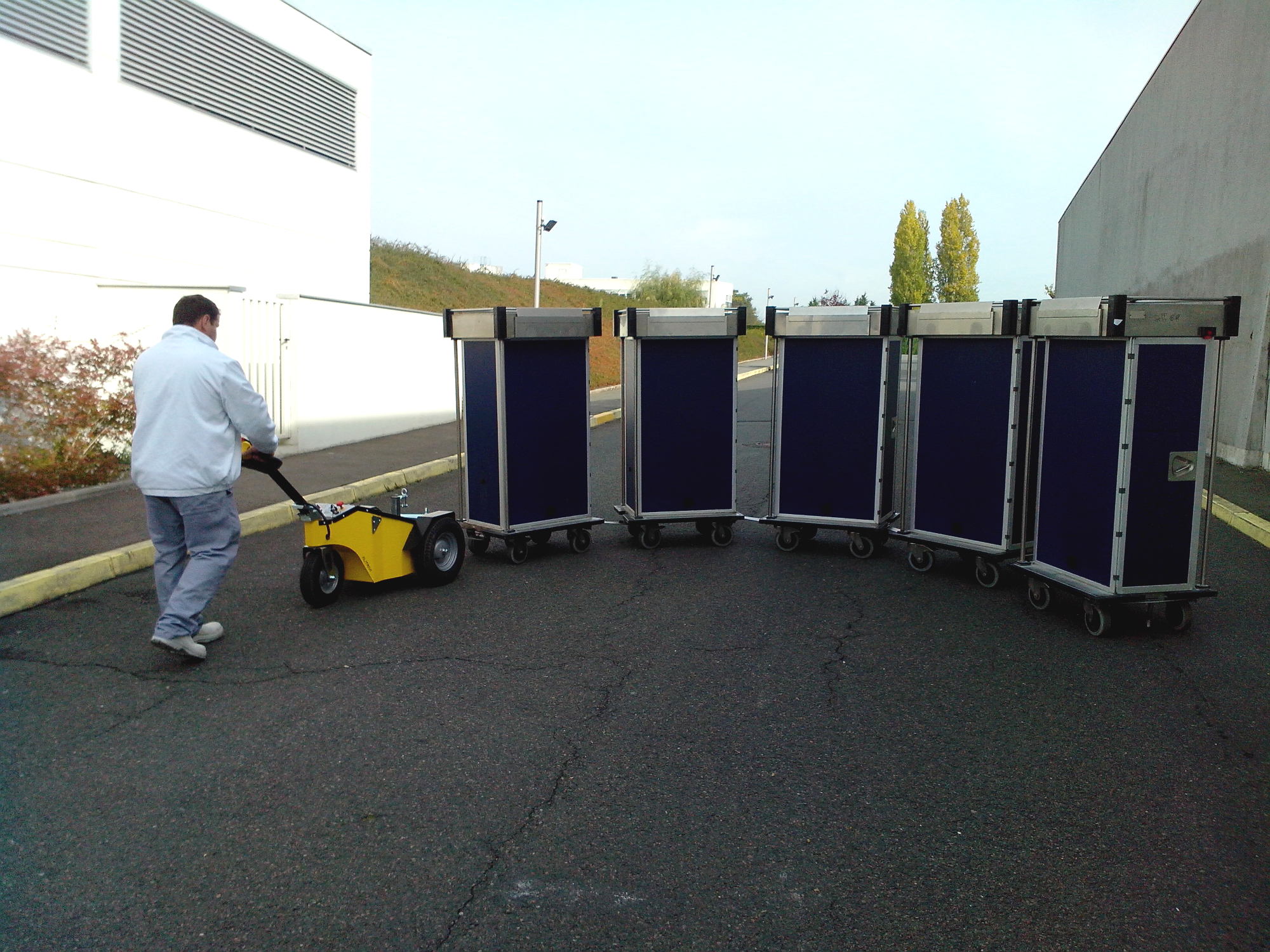 Tracteur électrique ot900 jusqu'à 3000kg tractable (sur roues, sur sol plat)_2