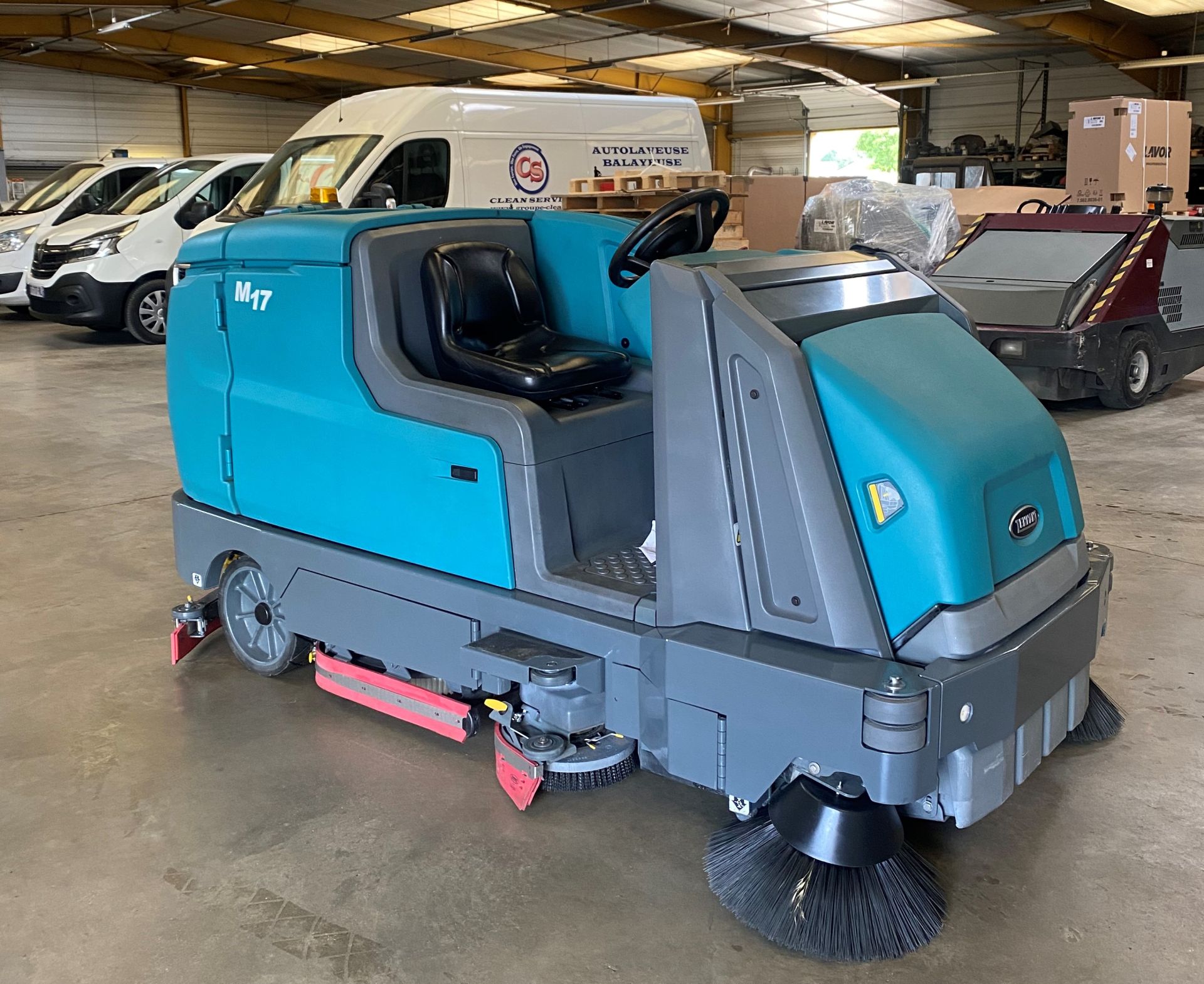 Balayeuse laveuse combinée Tennant - Autolaveuse électrique et thermique - Modèles reconditionnés ou neufs_2