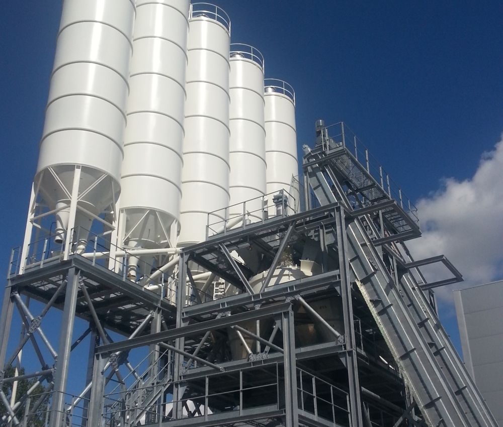 Centrale à béton fixe - CTS pour grands débits avec système de chargement des trémies et grande capacité de stockage_0