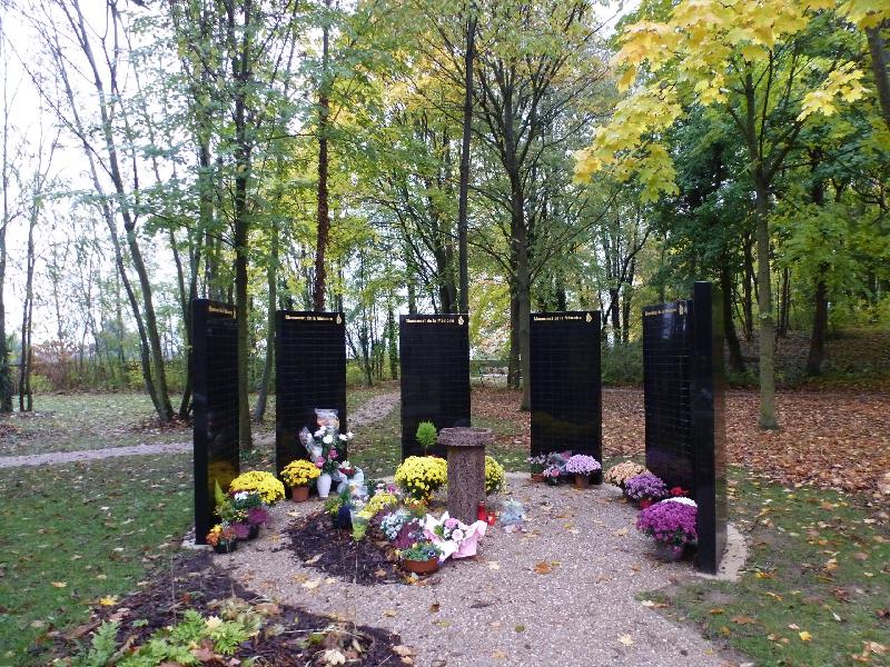 Stèles commémoratives traditionnels ou modernes - Personnalisation et intégration sur mesure - Granimond_2