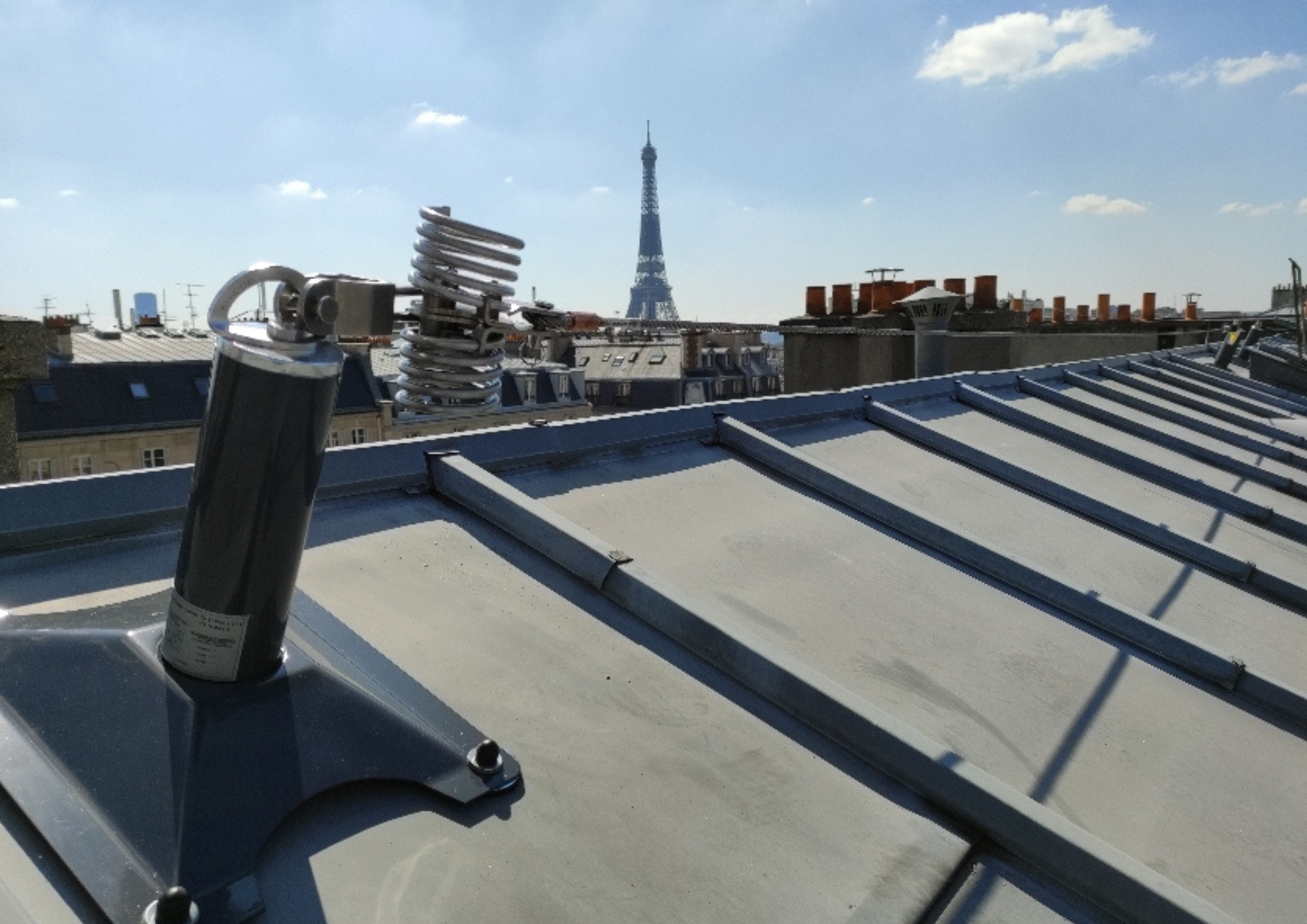 Ligne de vie pour couverture zinc volige - Dispositif d'ancrage horizontal avec potelet absorbeur d'énergie intégré_2