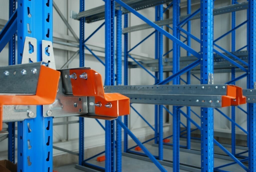 Rayonnage à accumulation double accès pour maximiser la densité de stockage_2