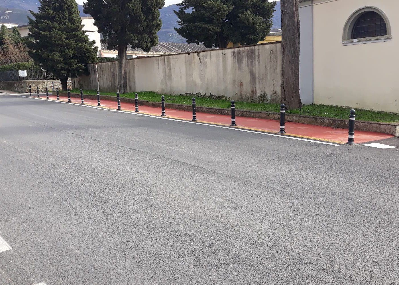 Borne Eros Flex - H412 - polyéthylène compacté avec bandes réfléchissantes_2