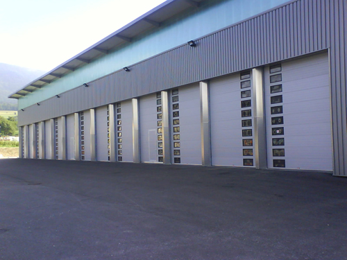 Porte sectionnelle industrielle sur mesure - ISO V40 - panneaux injectés ou vitrages, fabrication française_2