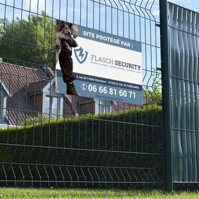 Panneau extérieur en PVC alvéolaire avec œillets pour fixation facile