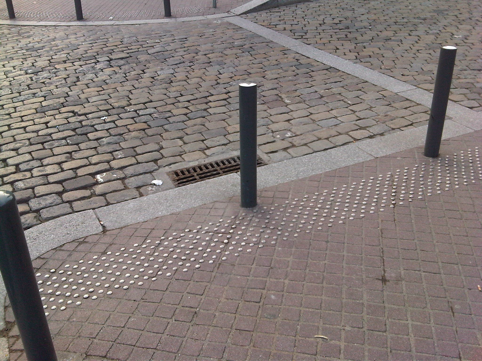 Clou podotactile a sceller acier zingué blanc - tige courte (be)_2