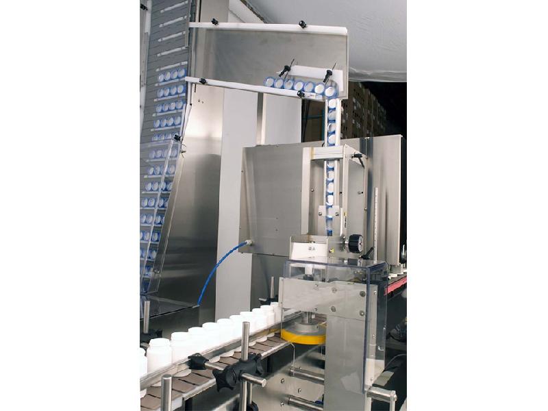 Unicap 150 - bouchonneuse polyvalente avec vitesse jusqu'à 200 contenants par minute et contrôles PLC Allen-Bradley_2