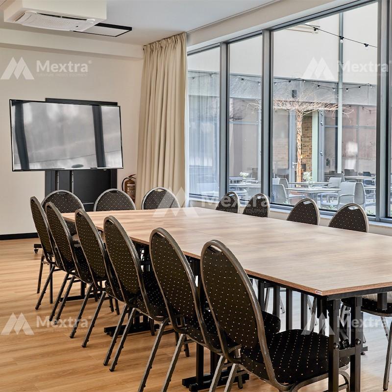 Chaise de banquet et de réception Herman Noir - structure en acier robuste, empilable jusqu'à 19 chaises_2