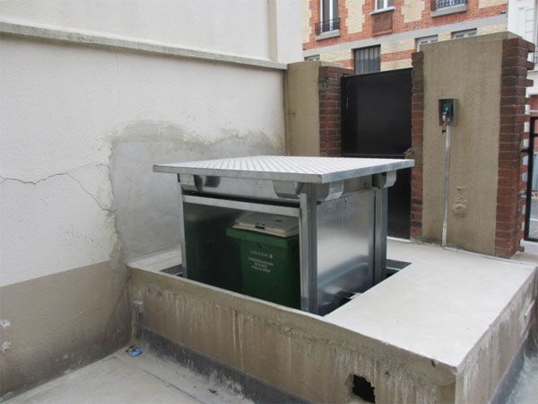 Monte fûts électrique avec plateau de 800 x 800 mm