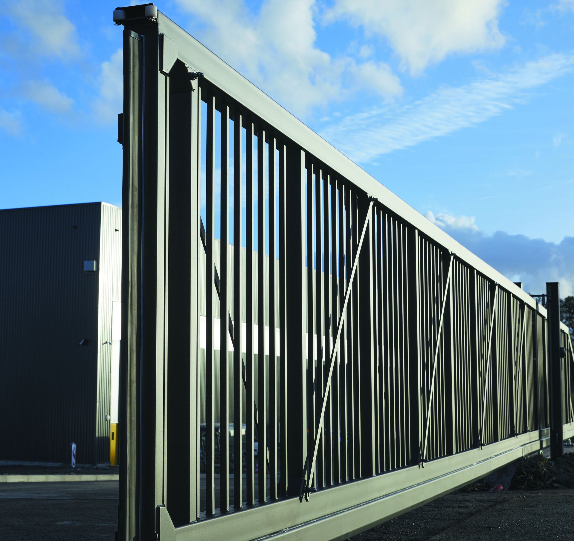 Portail autoportant ULYX® - motorisé et robuste pour passages jusqu'à 16 m - nombreuses options de personnalisation_2