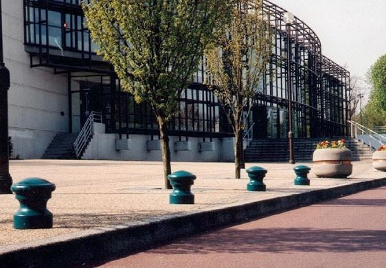 Borne de protection en fonte de forme compacte à sceller ou amovible - C.S.R 300, 400_2