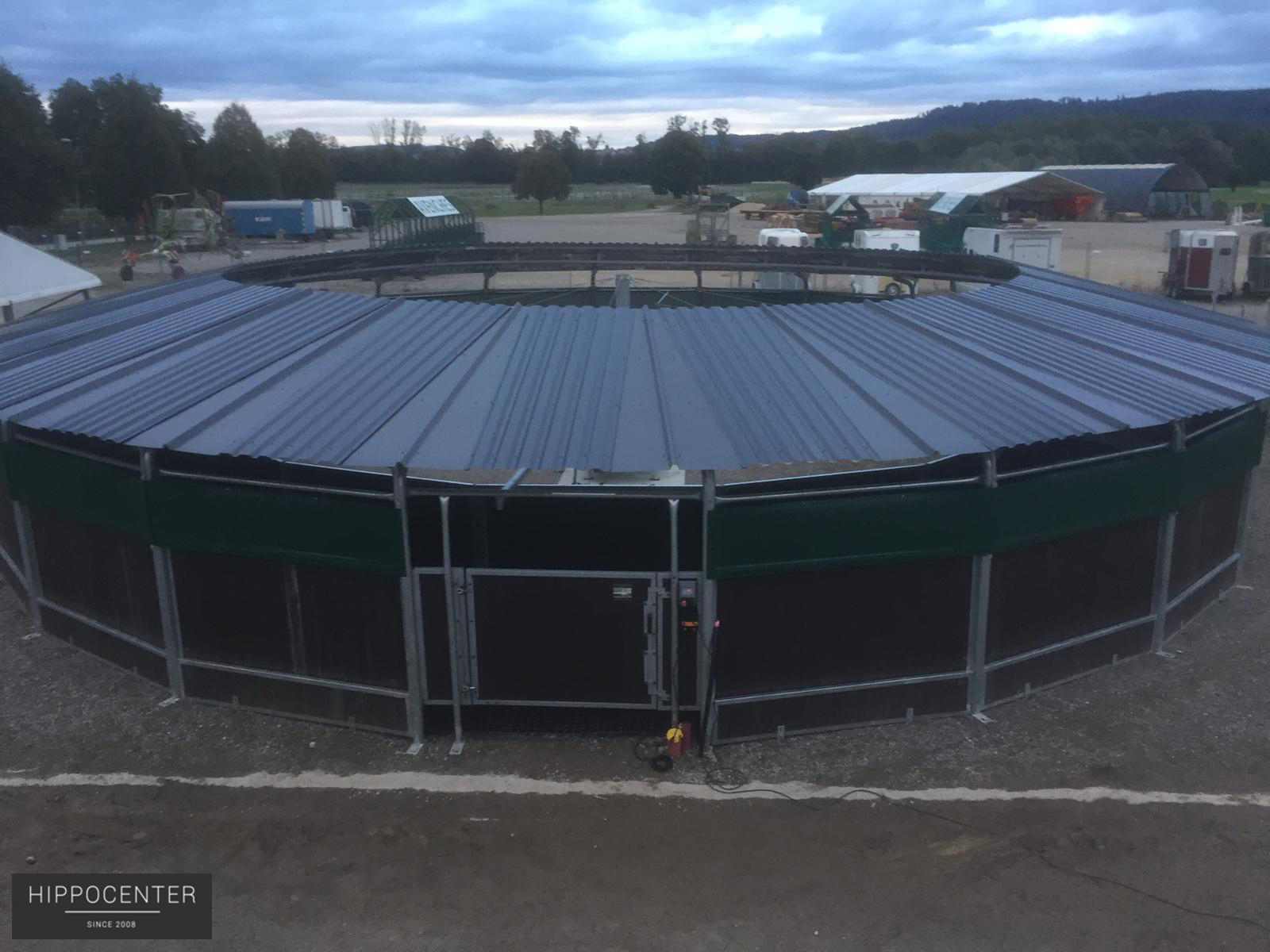 Marcheur pour chevaux professionnel - Toiture acier de 3m50 - Existe en 12, 15, 16, 18, 20m_2