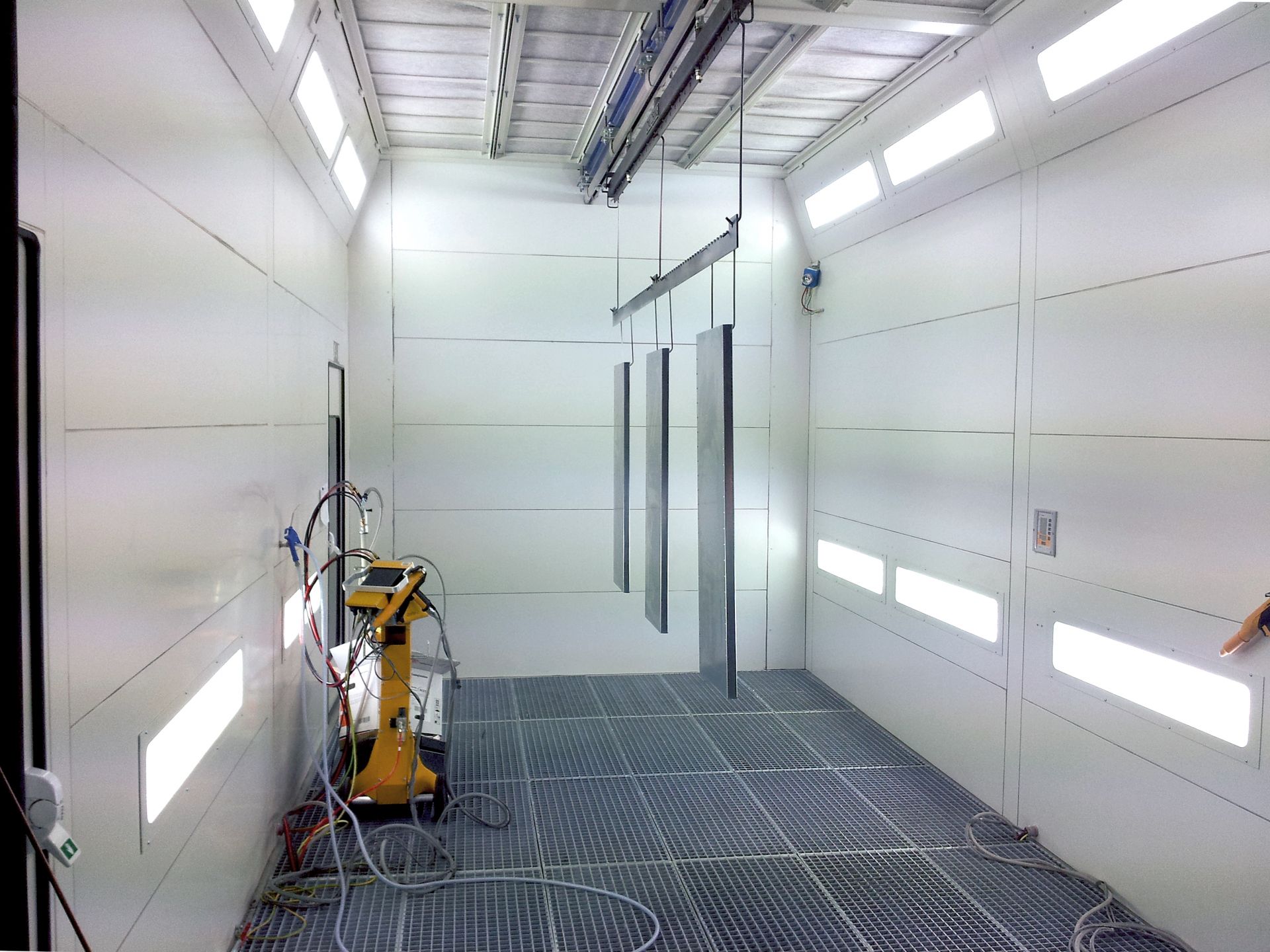 Cabine de peinture poudre (ventilation verticale - cabine fermée)_2