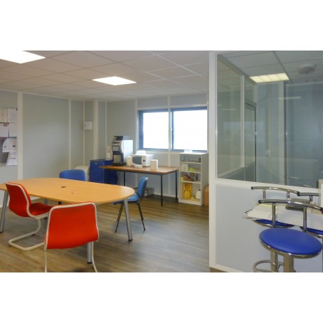 Cloison modulaire pour la réalisation de bureaux ou d'espaces clos_2