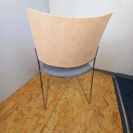 Chaise empilable Curvy de Casala d'occasion - dossier bois/assise tapissée - sans accoudoirs_2