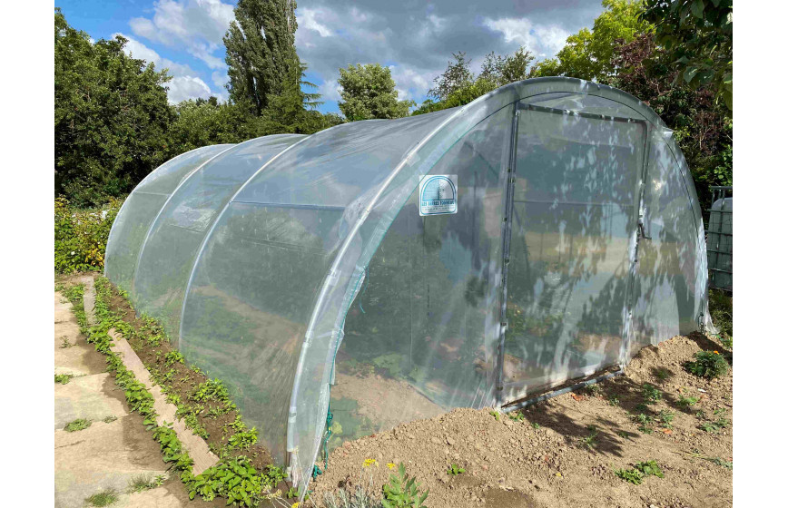 Serre avec deux portes pivotantes pour une aération naturelle et une accessibilité optimale - ABRI LEGUMES_0