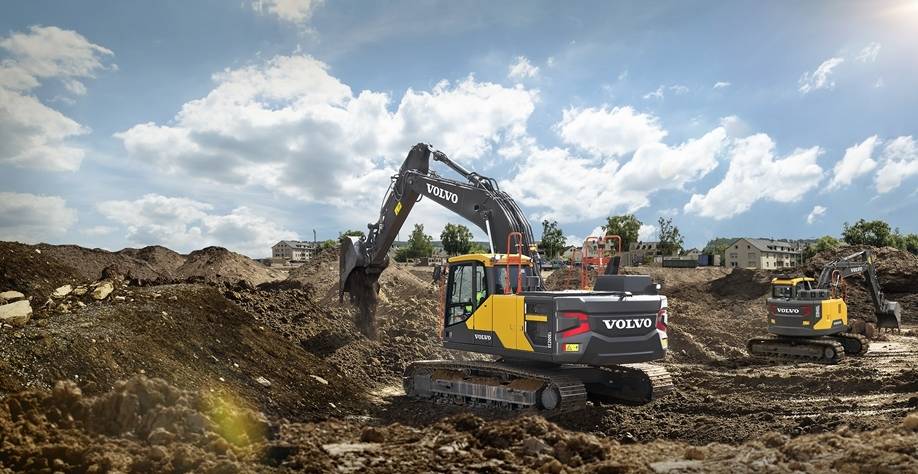 Pelle sur chenilles Volvo EC200E offrant une portée maxi de 9 993 mm