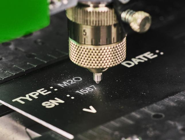 Graveuse mécanique M20 avec fonctionnalités assistées de gravure