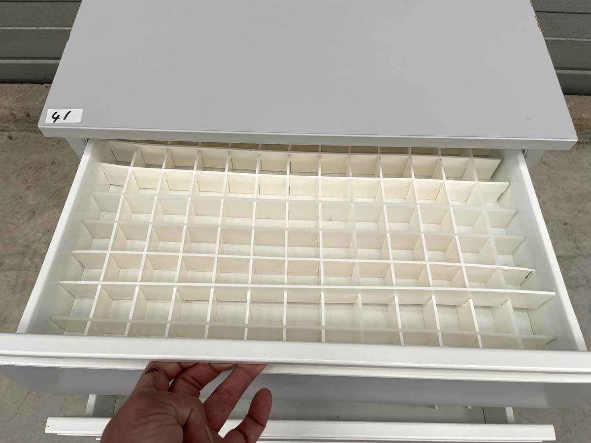 Meuble sous paillasse d'occasion de laboratoire - 4 tiroirs - Réf P21091190_2