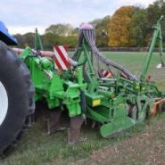 Machine agricole pour travail du sol jusqu'à 45 cm de profondeur