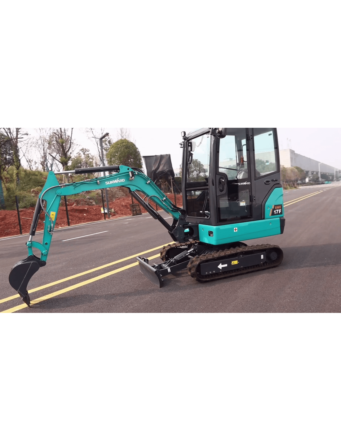 Mini-pelle avec cabine très facile à transporter et polyvalente pour diverses applications - Sunward SWE 17F 1,5 à 1,8t_2