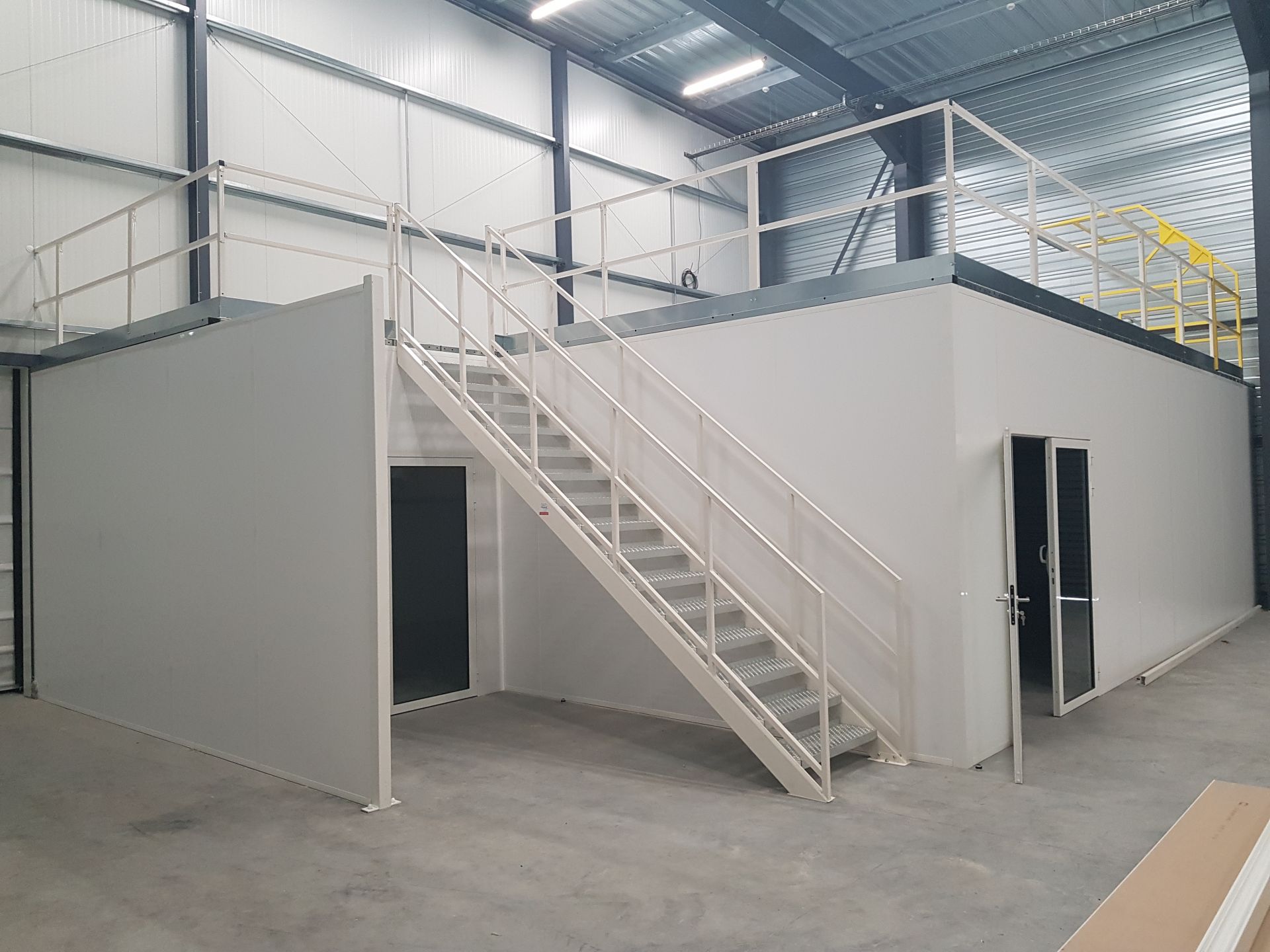 Mezzanine industrielle - plateforme de bureau certifiée EN1090 - portée jusqu'à 8m - charge 1T/m² - fabriqué en France_0