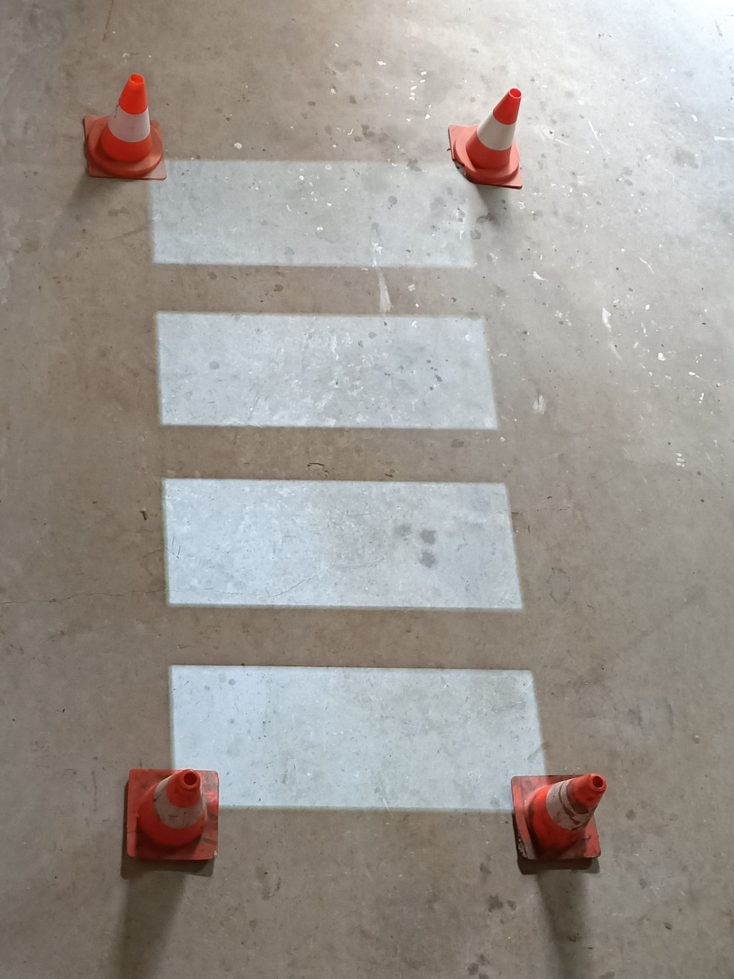 Projecteur LED avec lentille gravée au laser