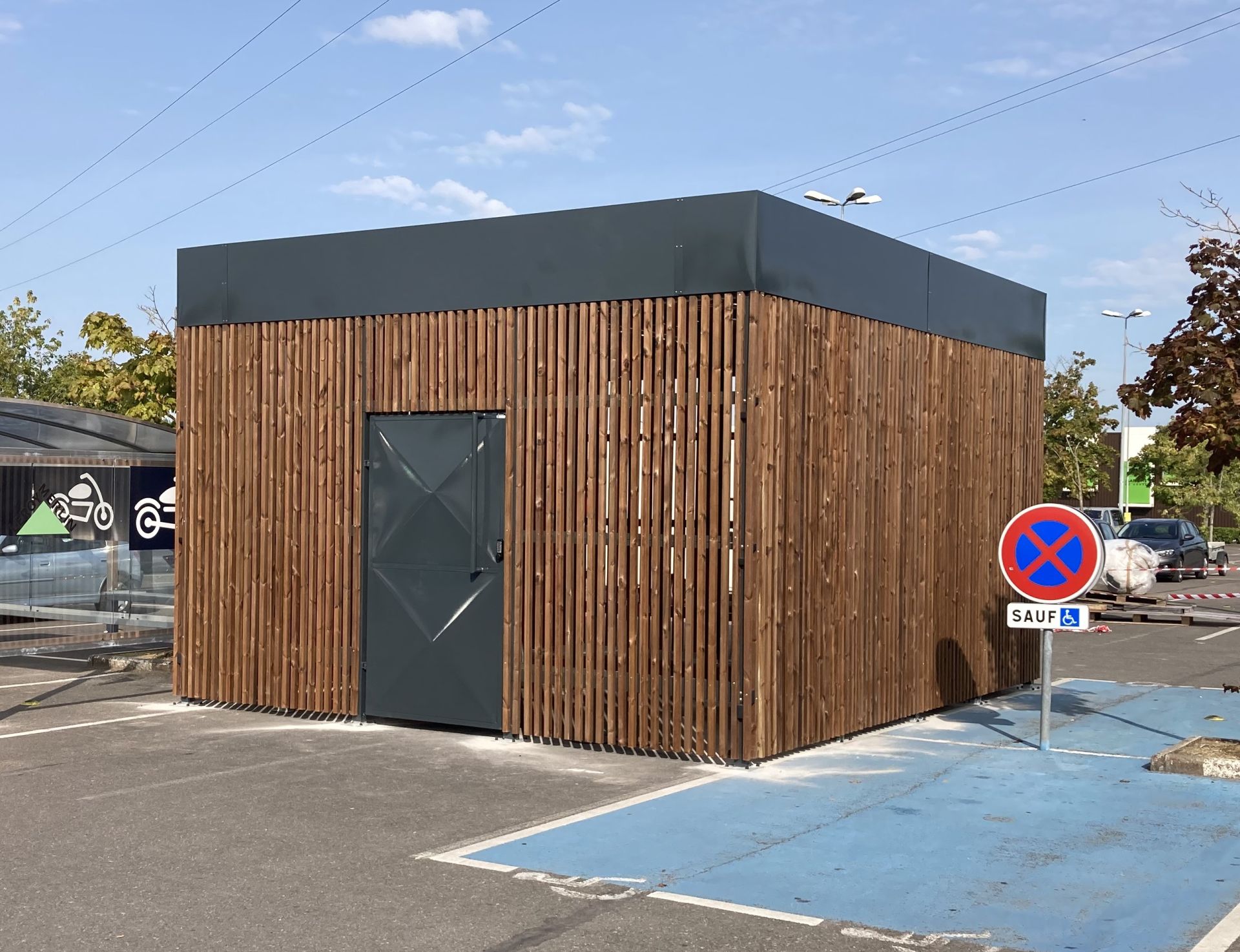 Abri vélo collectif sécurisé SECU10 - Fermé avec éclairage solaire en option - Fermeture digicode ou canon européen_0