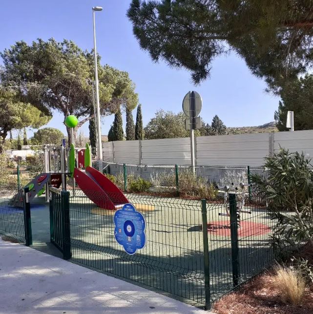 Palissade tôle bac acier pour l'accès, la fermeture, le contrôle et la sécurité des chantiers, des espaces publics et des lieux de rassemblement_2