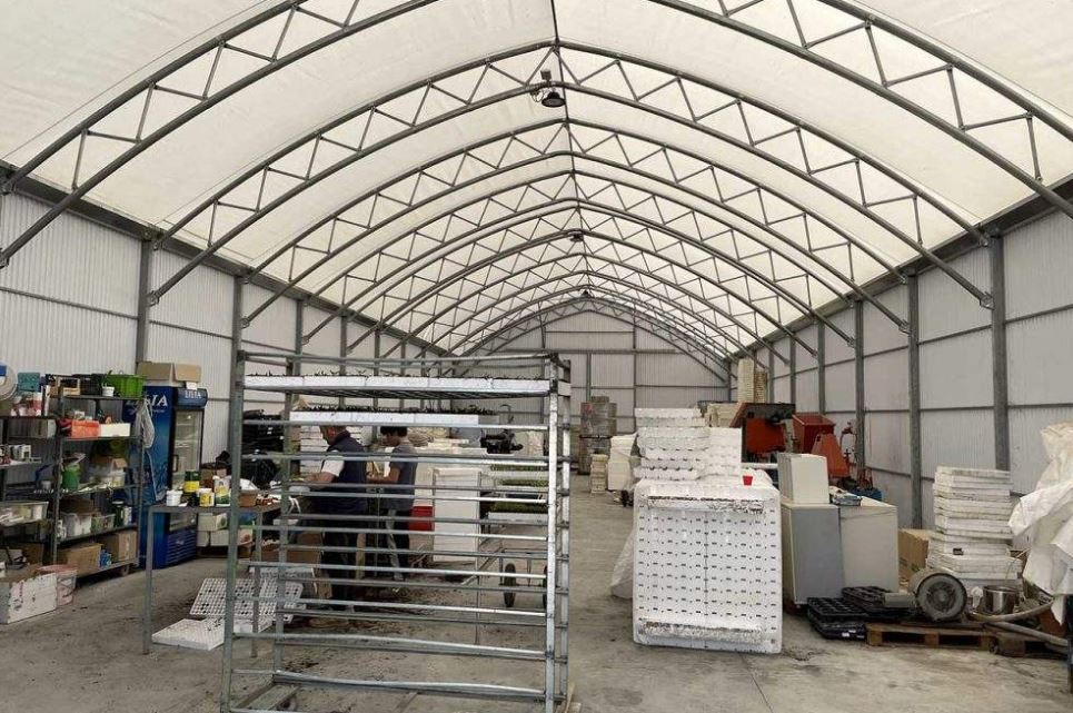 Serre à travées multiples dotée de faîtière double courbe en treillis,Idéale pour la construction d'entrepôts agricoles, d'abris pour le stockage de matériel agricole - Multiart TR_2