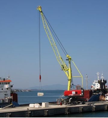 Grue portuaire LHM 180 avec mobilité et flexibilité optimales