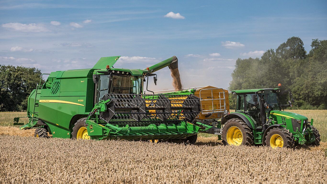 Cabine ergonomique et confortable de la moissonneuse-batteuse John Deere W330 PTC