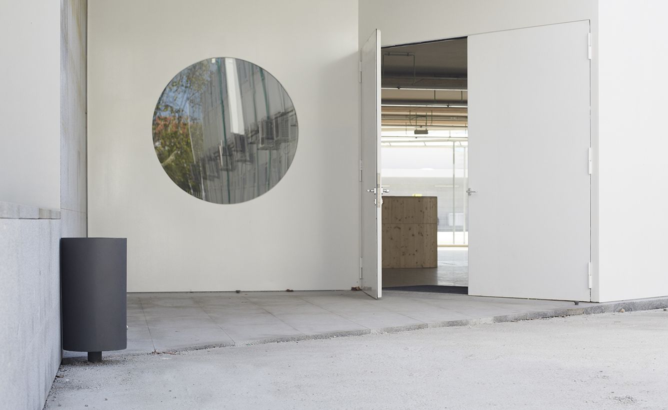 Poubelle publique - Point - Larus - 40L - Fonte et acier - Options : couvercle, cendrier_2