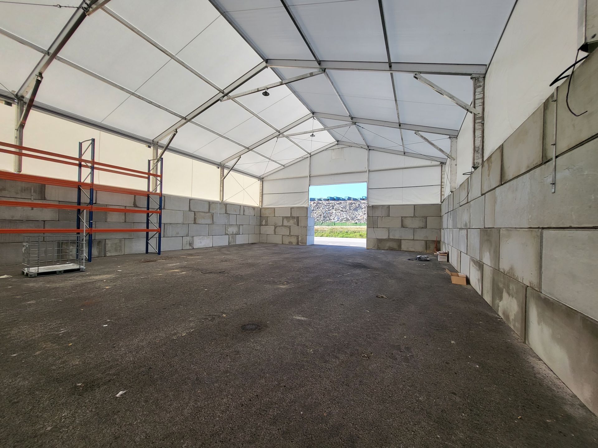 Bloc béton empilable pour  bâtiment de stockage 2 pans  livré partout en France_2