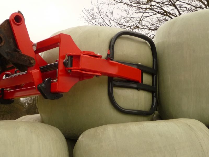 Appareil de manutention pour bottes enrubannées Serbal 145, adaptable sur tous types de chargeur