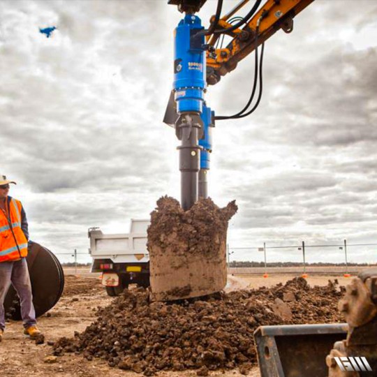 Tarière hydraulique robuste adaptée aux pelles de 0.8 à 80 tonnes