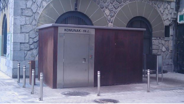 Sanitaire automatique pour dames et messieurs, adapté aux personnes handicapées