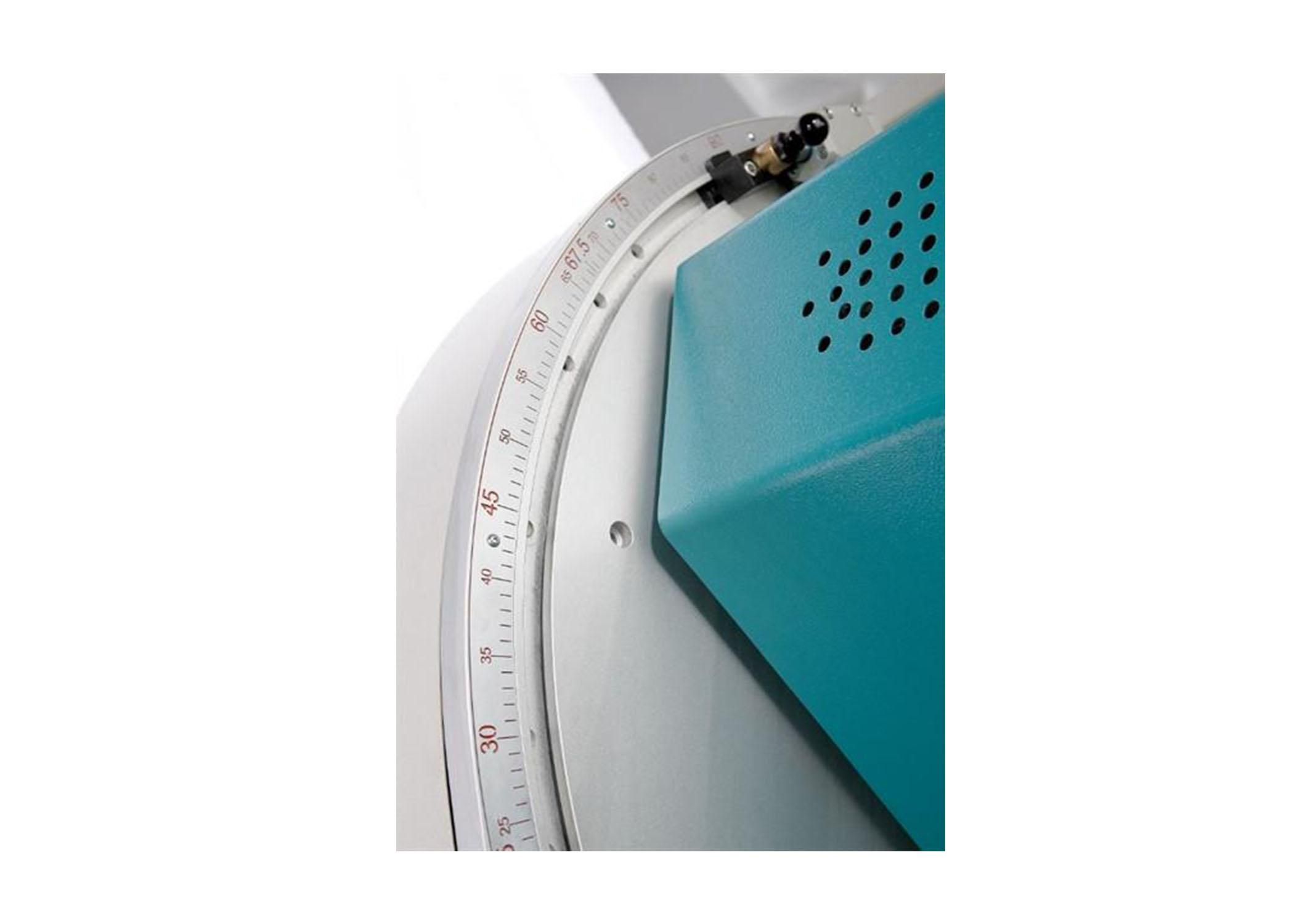 Tronçonneuse pour coupes droites et en angles avec contrôle hydropneumatique