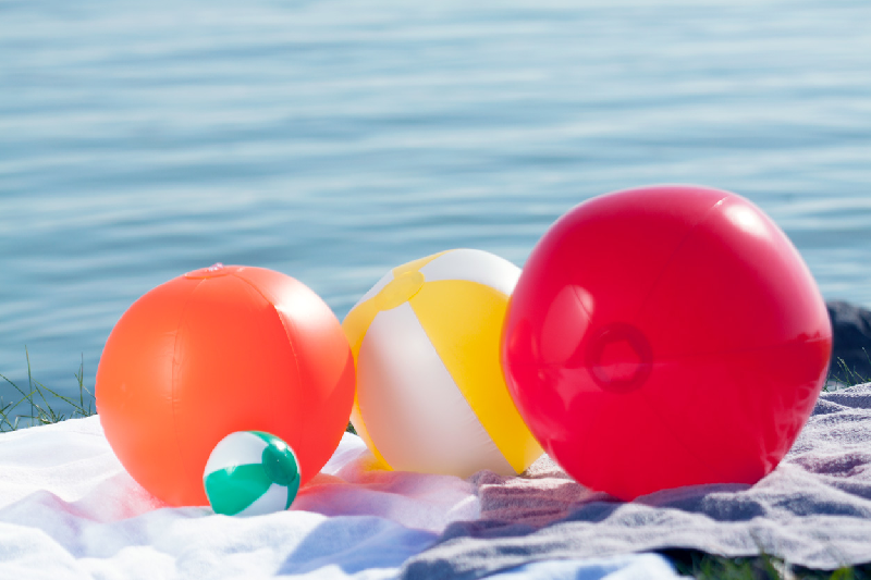 Ballon de plage gonflable en PVC brillant - diamètre 40 cm - couleur rouge_2