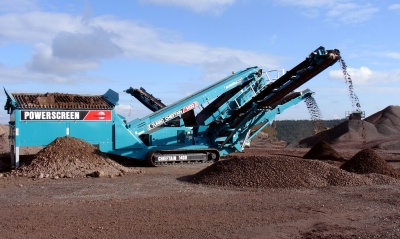 Cribleuse mobile Powerscreen Chieftain 1400 - 5.5m², 400 t/h, repli hydraulique_2