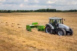 Presse à balles carrées SIPMA PK 4000 KOSTKA - largeur du ramasseur 1780 mm - performance et durabilité optimales_2