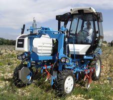637 - tracteur enjambeur - bobard - à 4 roues motrices à transmission hydrostatique_0