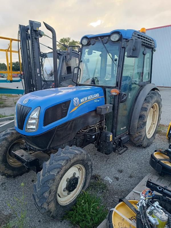 New Holland T4.75N - Tracteur viticole compact et polyvalent - 78 ch - Occasion bon état_2