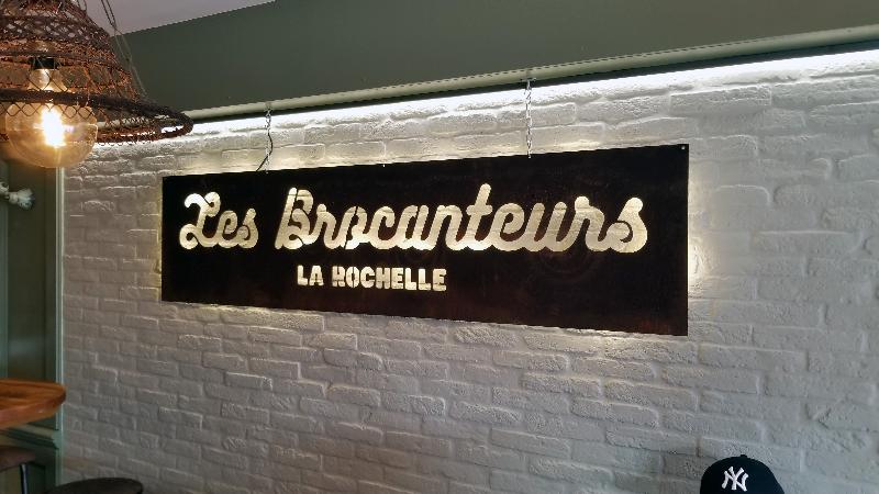 Enseigne lettres découpées  en pochoir Dibond lumineux rétroéclairé - Blanc_2