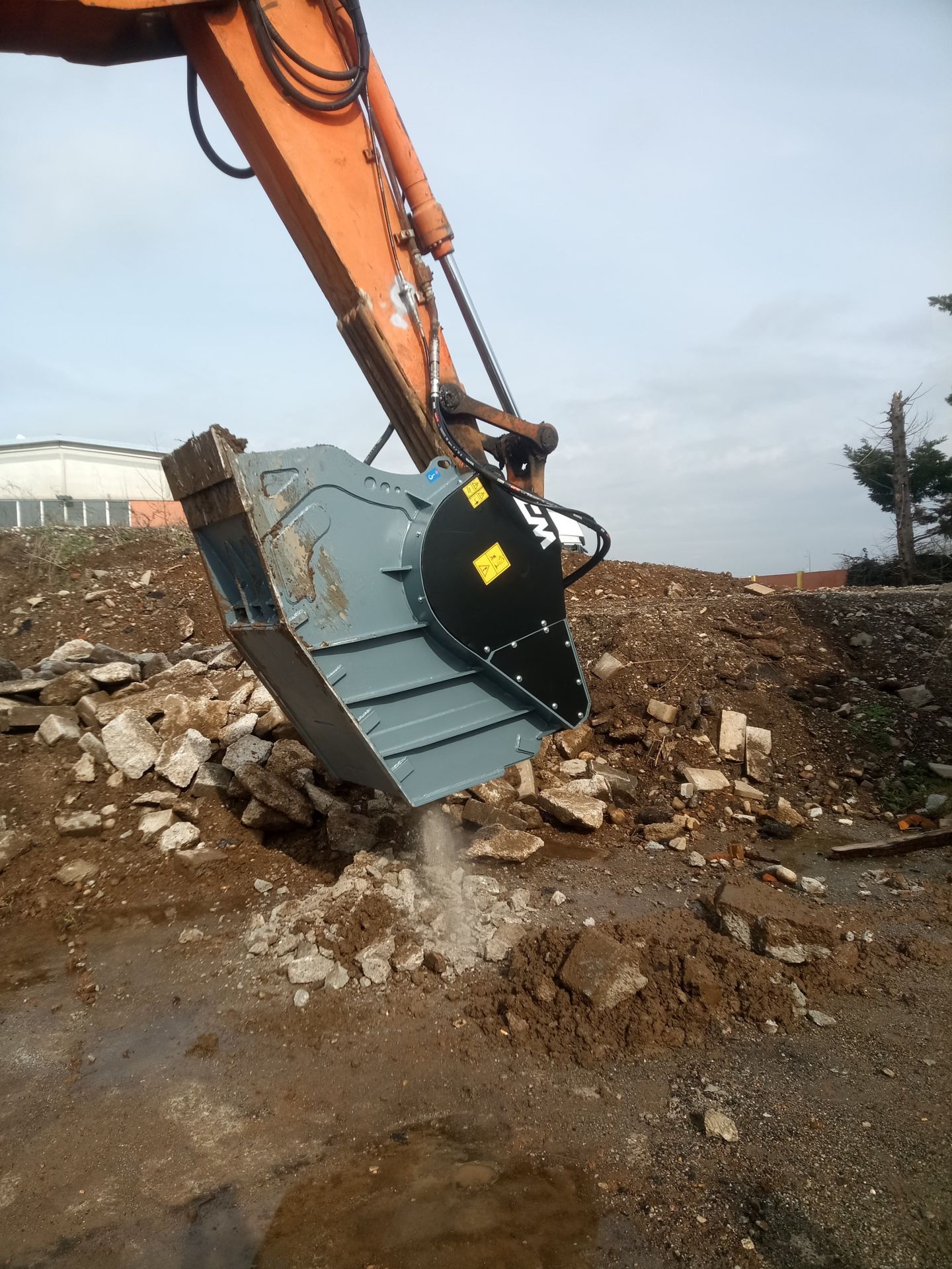 Godet concasseur  pour pelle de 15 à 25 tonnes CBF 70_2