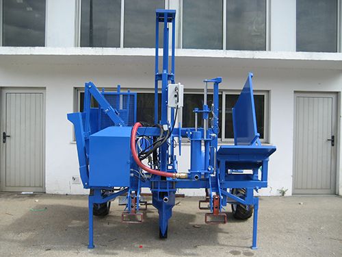 Oliva II - Planteuse Vinomatos - Pieux avec option 2,50m - Machine compacte et robuste pour plantation_2